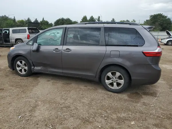 5TDKZ3DC5HS819776 2017 TOYOTA SIENNA - Image 2
