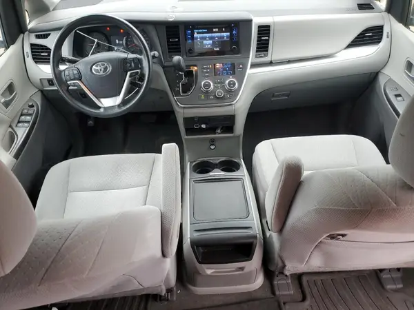 5TDKZ3DC5HS819776 2017 TOYOTA SIENNA - Image 8