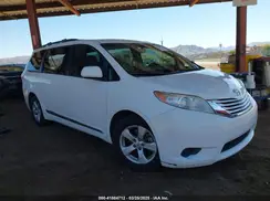 5TDKZ3DC5HS820717 2017 TOYOTA SIENNA