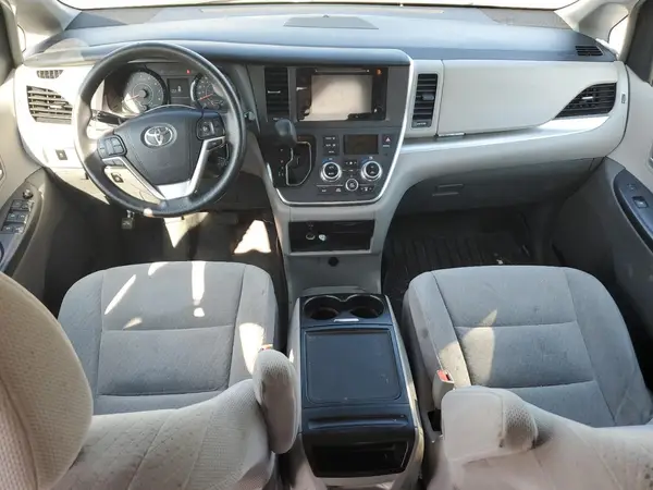 5TDKZ3DC5HS825237 2017 TOYOTA SIENNA - Image 8