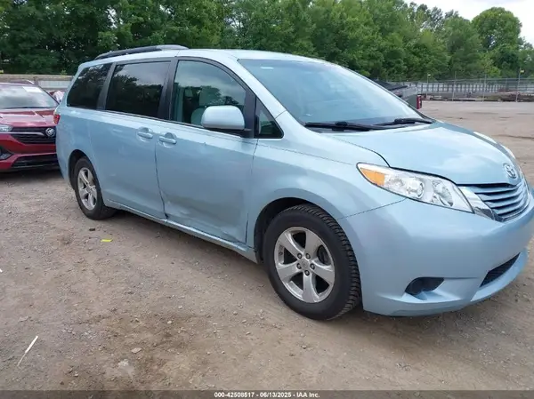 5TDKZ3DC5HS831376 2017 TOYOTA SIENNA - Image 1