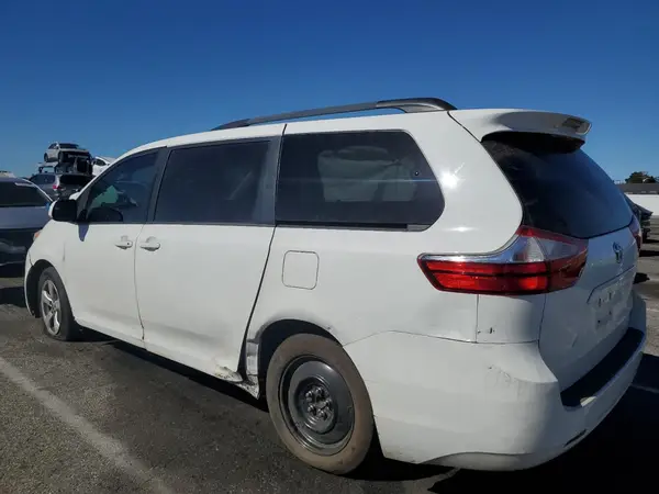 5TDKZ3DC5HS831409 2017 TOYOTA SIENNA - Image 2