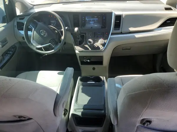5TDKZ3DC5HS831409 2017 TOYOTA SIENNA - Image 8