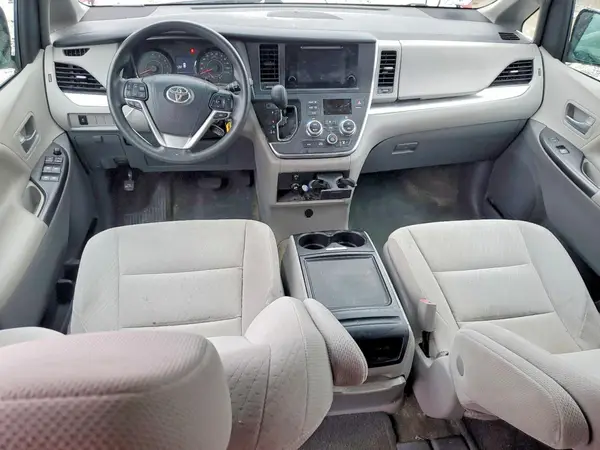 5TDKZ3DC5HS833872 2017 TOYOTA SIENNA - Image 8
