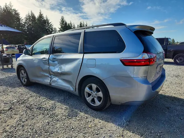 5TDKZ3DC5HS837467 2017 TOYOTA SIENNA - Image 2