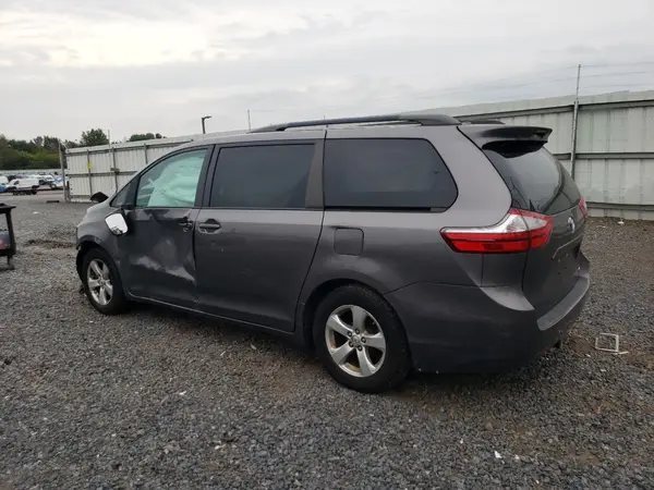 5TDKZ3DC5HS837551 2017 TOYOTA SIENNA - Image 2