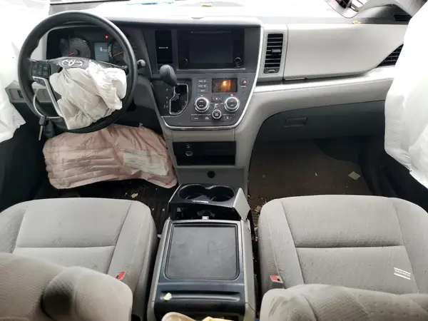 5TDKZ3DC5HS837551 2017 TOYOTA SIENNA - Image 8