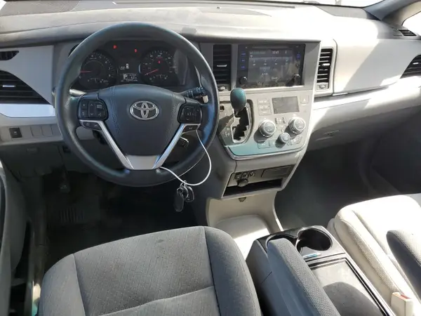 5TDKZ3DC5HS842118 2017 TOYOTA SIENNA - Image 8