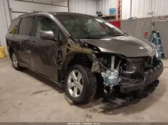 5TDKZ3DC5HS849778 2017 TOYOTA SIENNA