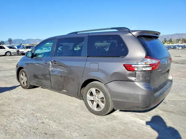 5TDKZ3DC5HS849912 2017 TOYOTA SIENNA - Image 2
