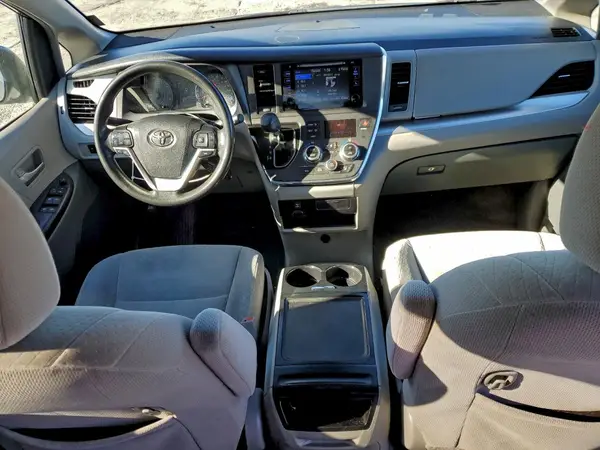 5TDKZ3DC5HS849912 2017 TOYOTA SIENNA - Image 8