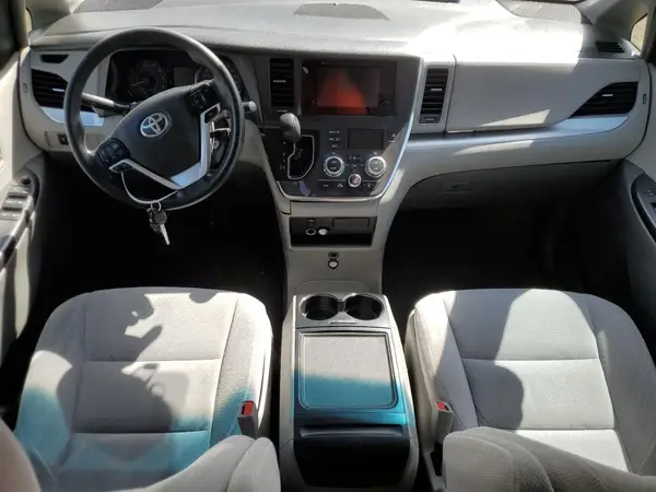 5TDKZ3DC5HS850722 2017 TOYOTA SIENNA - Image 8