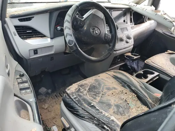 5TDKZ3DC5HS854768 2017 TOYOTA SIENNA - Image 8
