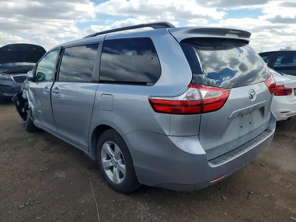 5TDKZ3DC5HS855144 2017 TOYOTA SIENNA - Image 2