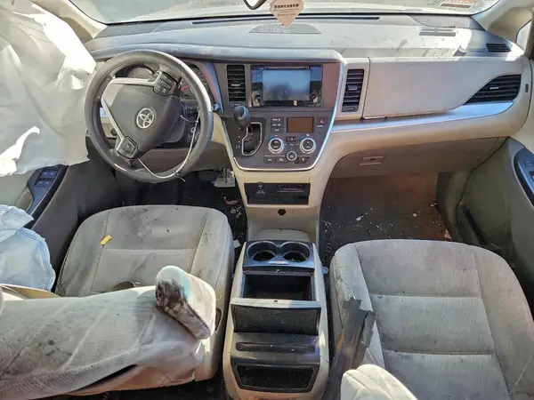 5TDKZ3DC5HS860876 2017 TOYOTA SIENNA - Image 8
