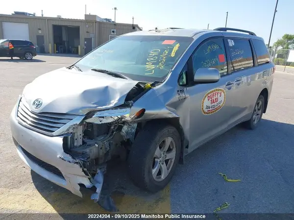 5TDKZ3DC5HS869061 2017 TOYOTA SIENNA - Image 2
