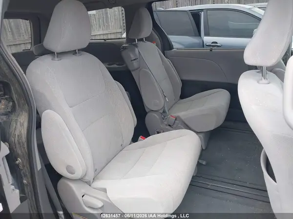 5TDKZ3DC5HS871974 2017 TOYOTA SIENNA - Image 8