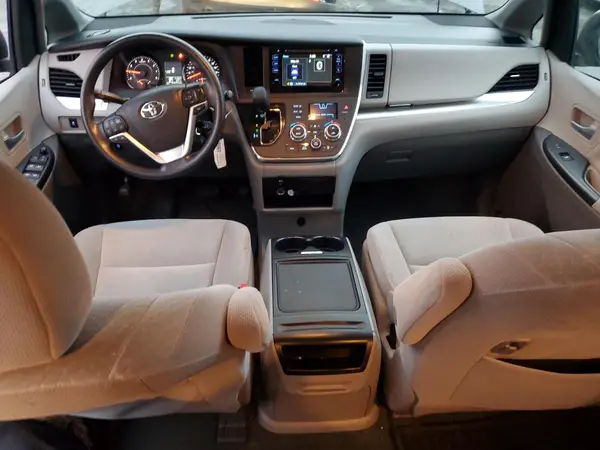 5TDKZ3DC5HS876138 2017 TOYOTA SIENNA - Image 8