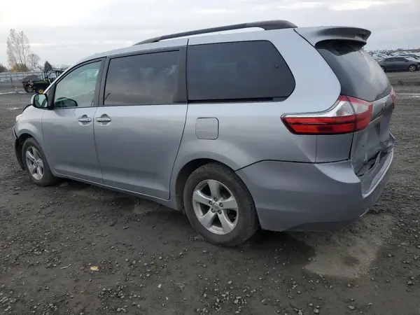 5TDKZ3DC5HS876754 2017 TOYOTA SIENNA - Image 2