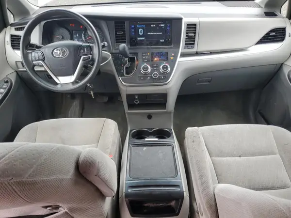 5TDKZ3DC5HS876754 2017 TOYOTA SIENNA - Image 8