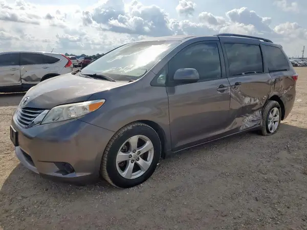 5TDKZ3DC5HS885101 2017 TOYOTA SIENNA - Image 1