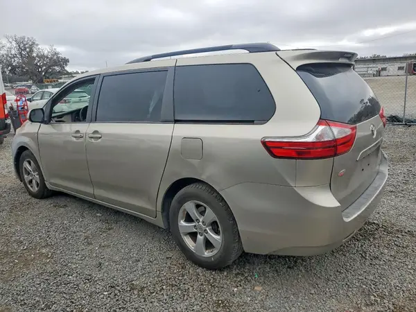 5TDKZ3DC5HS887558 2017 TOYOTA SIENNA - Image 2