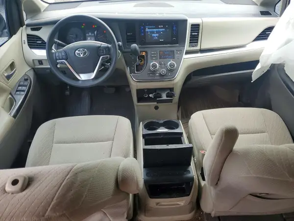 5TDKZ3DC5HS887558 2017 TOYOTA SIENNA - Image 8