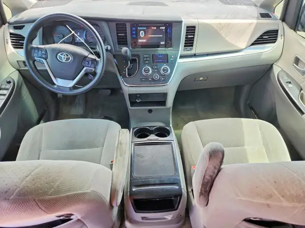 5TDKZ3DC5HS899337 2017 TOYOTA SIENNA - Image 8