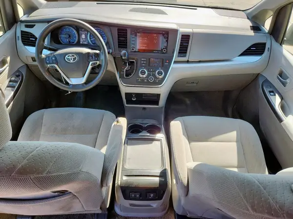 5TDKZ3DC5JS903098 2018 TOYOTA SIENNA - Image 8