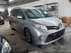 5TDKZ3DC5JS904817 2018 TOYOTA SIENNA