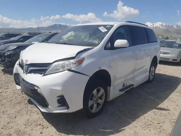 5TDKZ3DC5JS906695 2018 TOYOTA SIENNA - Image 1