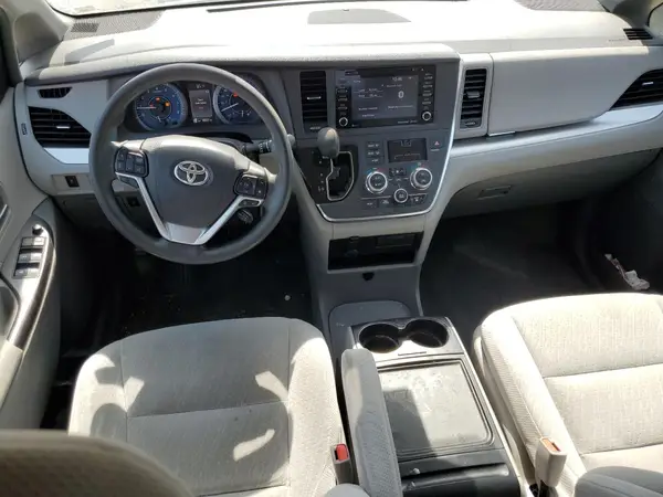 5TDKZ3DC5JS907703 2018 TOYOTA SIENNA - Image 8