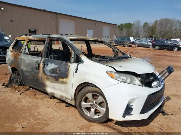 5TDKZ3DC5JS914313 2018 TOYOTA SIENNA - Image 1