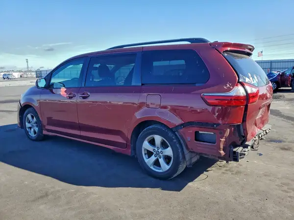 5TDKZ3DC5JS917504 2018 TOYOTA SIENNA - Image 2