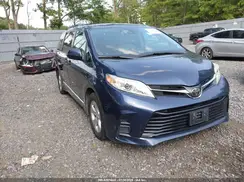 5TDKZ3DC5JS919690 2018 TOYOTA SIENNA
