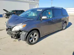 5TDKZ3DC5JS924498 2018 TOYOTA SIENNA