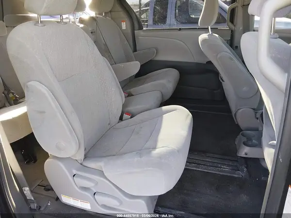 5TDKZ3DC5JS927353 2018 TOYOTA SIENNA - Image 8