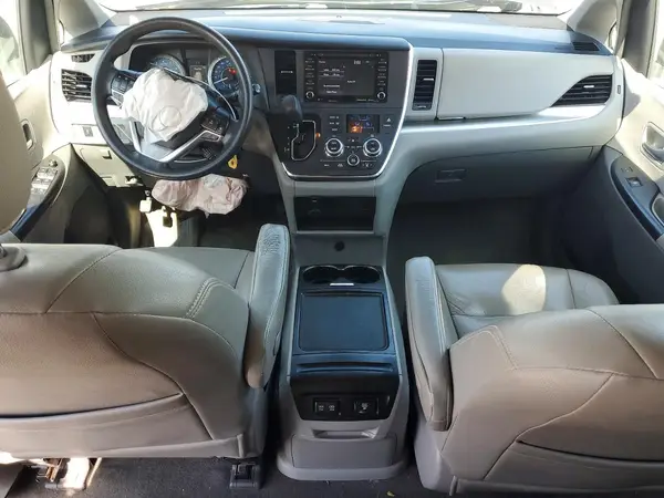 5TDKZ3DC5JS932617 2018 TOYOTA SIENNA - Image 8