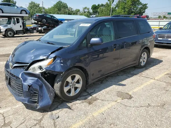 5TDKZ3DC5JS937221 2018 TOYOTA SIENNA - Image 1