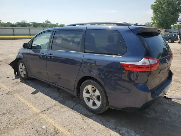5TDKZ3DC5JS937221 2018 TOYOTA SIENNA - Image 2