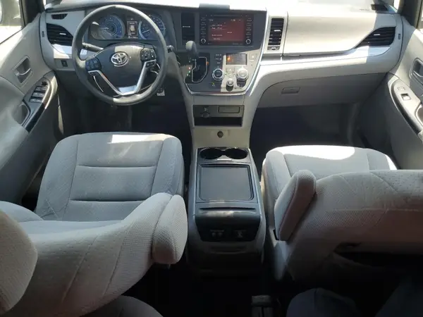 5TDKZ3DC5JS940670 2018 TOYOTA SIENNA - Image 8