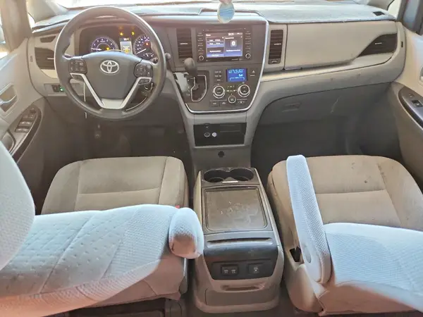5TDKZ3DC5JS941740 2018 TOYOTA SIENNA - Image 8