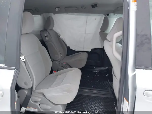 5TDKZ3DC5JS941785 2018 TOYOTA SIENNA - Image 8