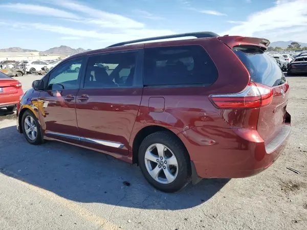 5TDKZ3DC5JS947442 2018 TOYOTA SIENNA - Image 2