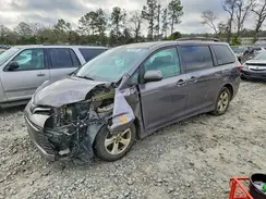 5TDKZ3DC5JS951426 2018 TOYOTA SIENNA