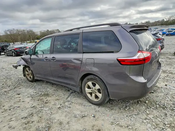 5TDKZ3DC5JS951426 2018 TOYOTA SIENNA - Image 2