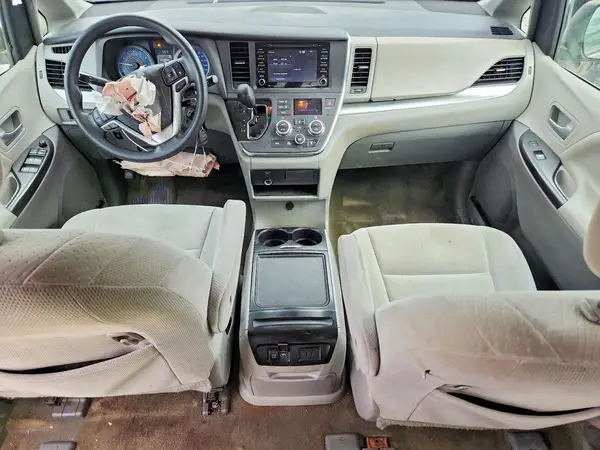 5TDKZ3DC5JS951426 2018 TOYOTA SIENNA - Image 8