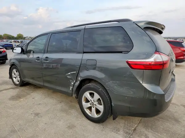 5TDKZ3DC5JS951815 2018 TOYOTA SIENNA - Image 2