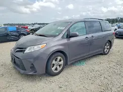 5TDKZ3DC5JS954052 2018 TOYOTA SIENNA