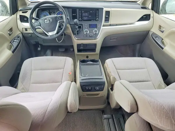 5TDKZ3DC5JS954052 2018 TOYOTA SIENNA - Image 8